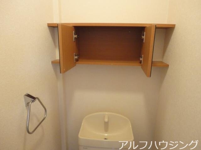 物件内観写真17　(戸棚)