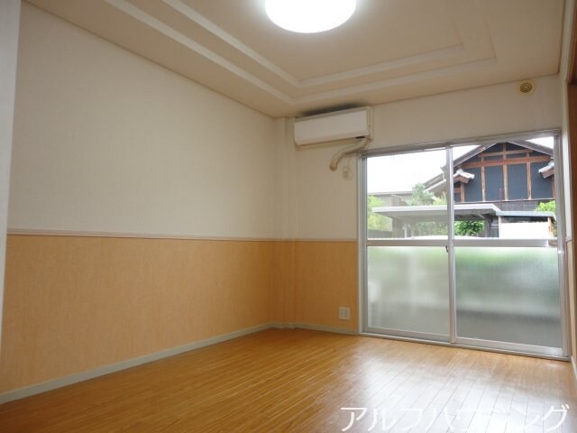 物件内観写真4　(洋室)