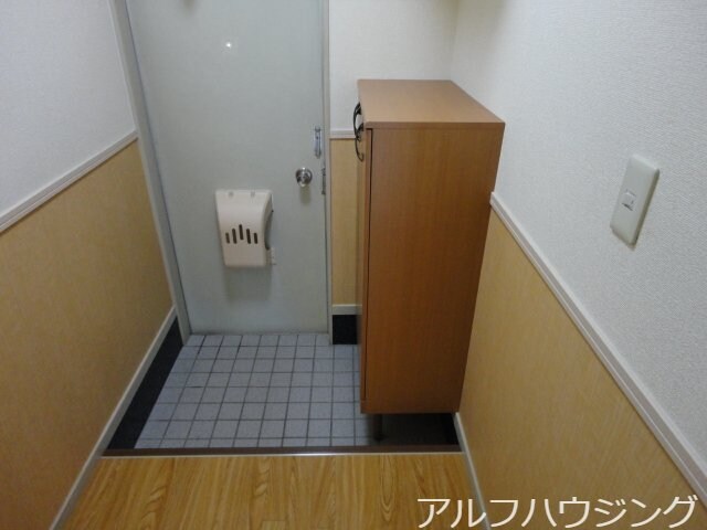 物件内観写真15　(玄関)