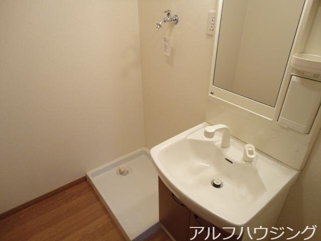 物件内観写真13　(洗濯機置場)