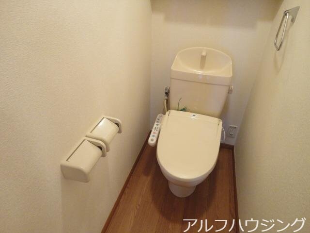 物件内観写真17　(シャワー付トイレ)