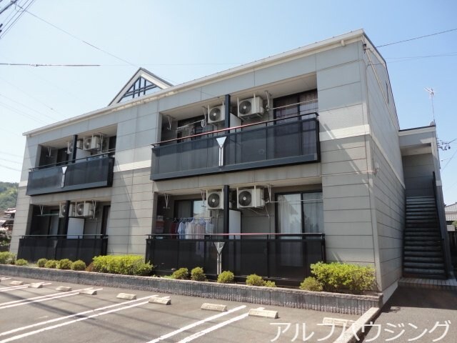 物件外観写真1　(外観写真（昼）)