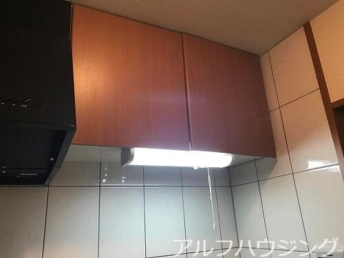 物件内観写真6　(上部収納)