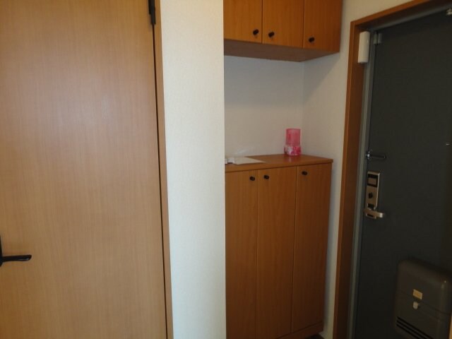 物件内観写真9　(玄関)