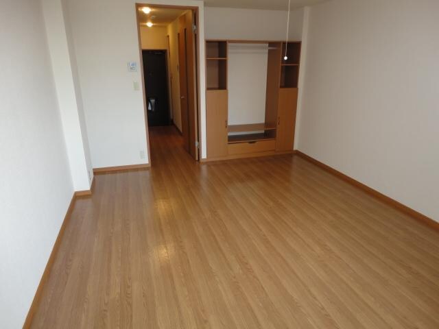 物件内観写真3　(洋室（10.8帖）)