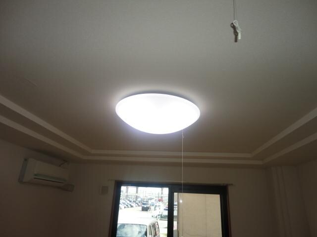 物件内観写真12　(照明器具)