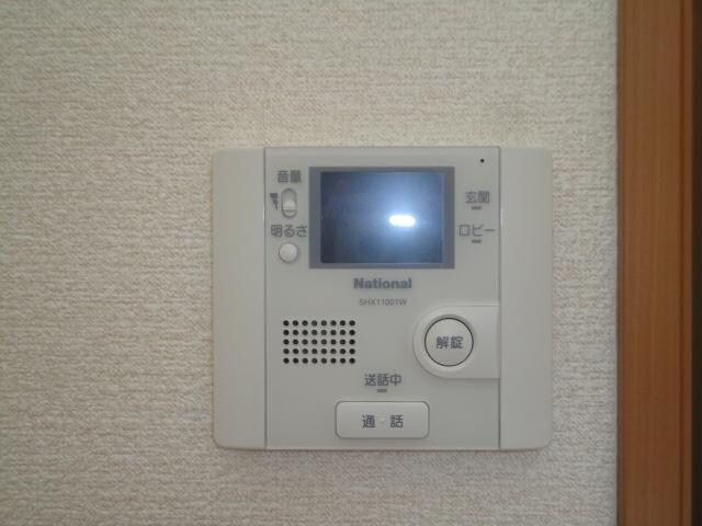 物件内観写真13　(カメラ付インターホン)