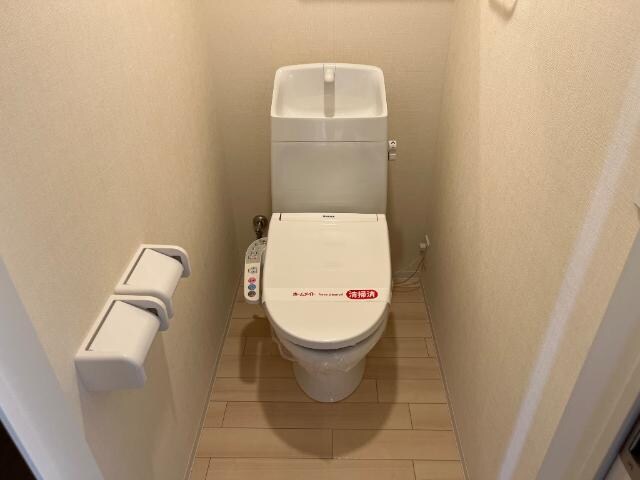 物件内観写真14　(シャワー付トイレ)