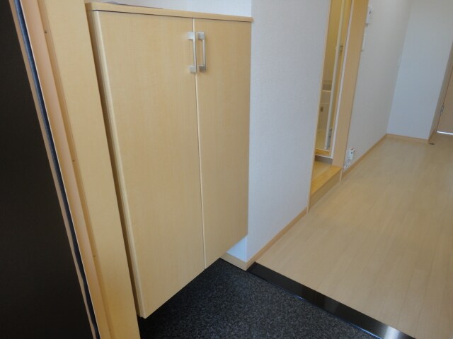 物件内観写真13　(玄関)