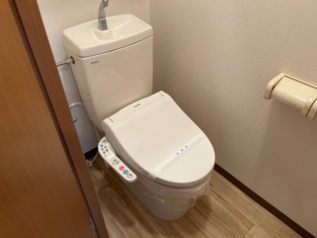 物件内観写真16　(シャワー付トイレ)