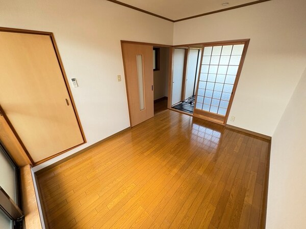 内装他