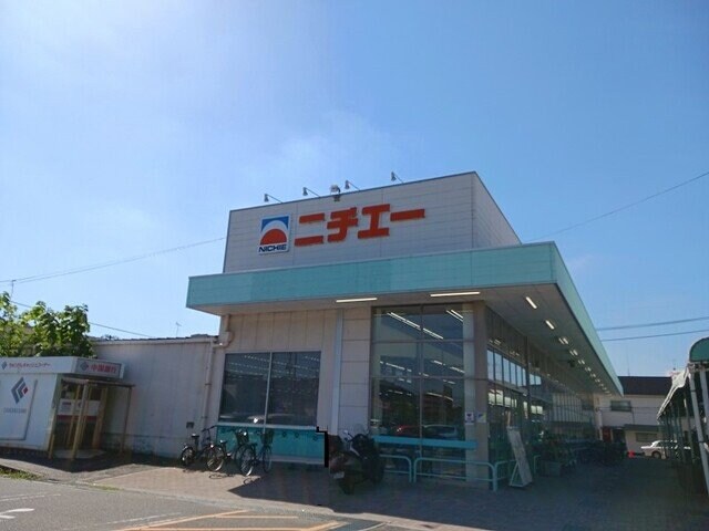 物件外観写真3　(ニチエーさんらいず店まで900m)