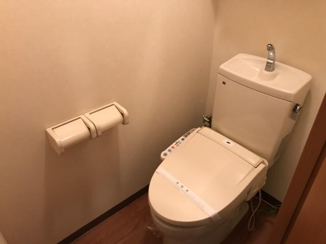 物件内観写真14　(シャワー付トイレ)