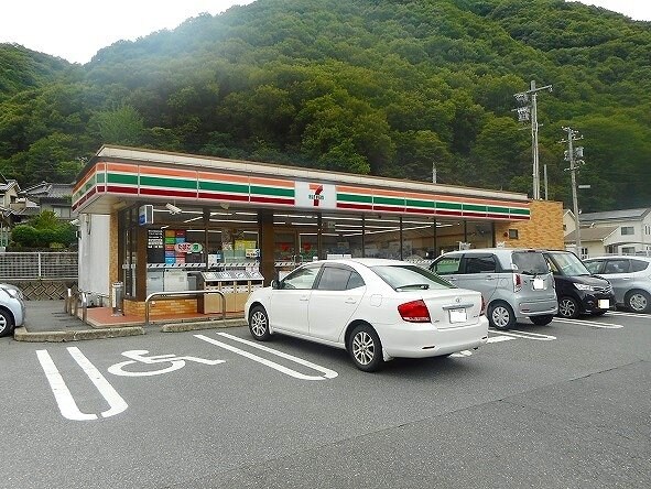 物件外観写真8　(セブンイレブン備後府中父石町店まで500m)