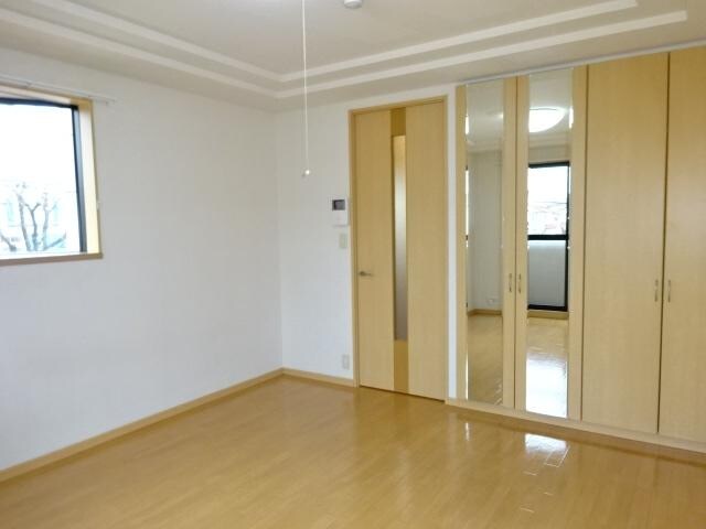 物件内観写真4　(洋室)