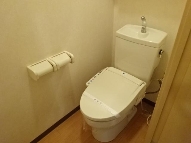 物件内観写真7　(シャワー付トイレ)