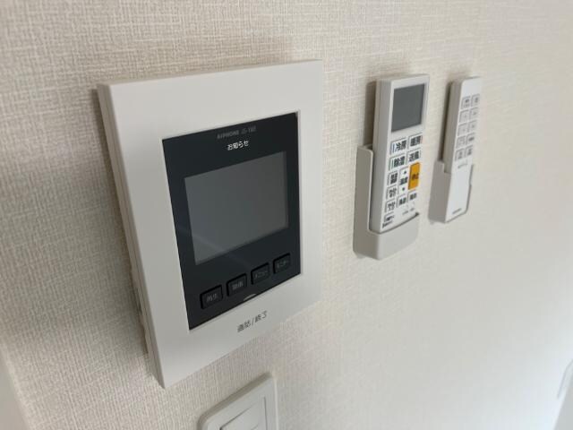物件内観写真15　(カメラ付インターホン)