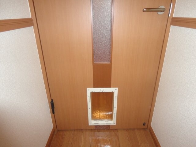 物件内観写真6　(ペットくぐり戸)