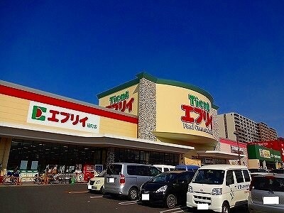 物件外観写真8　(エブリイ緑町店まで1000m)