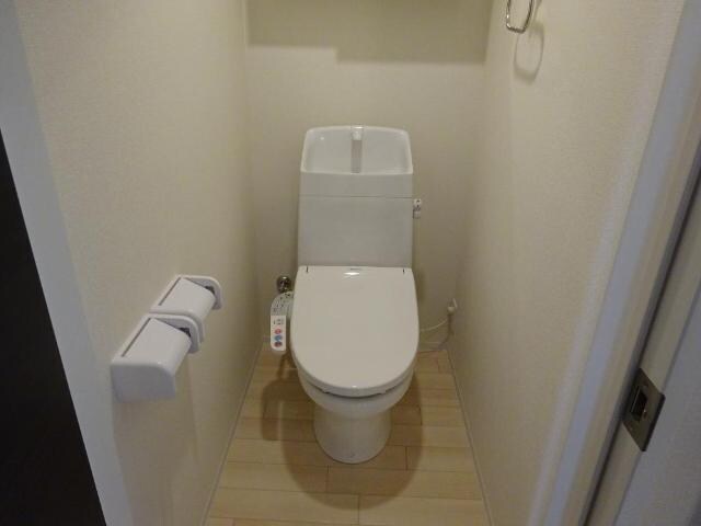 物件内観写真14　(シャワー付トイレ)