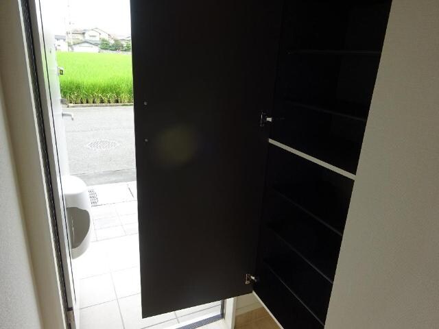 物件内観写真18　(下駄箱)