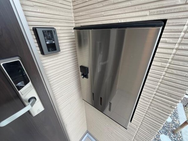 玄関(宅配BOX（イメージ）)