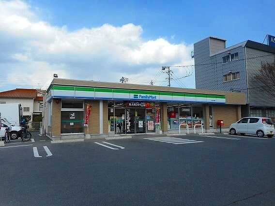 物件外観写真5　(ファミリーマート府中中須店まで500m)