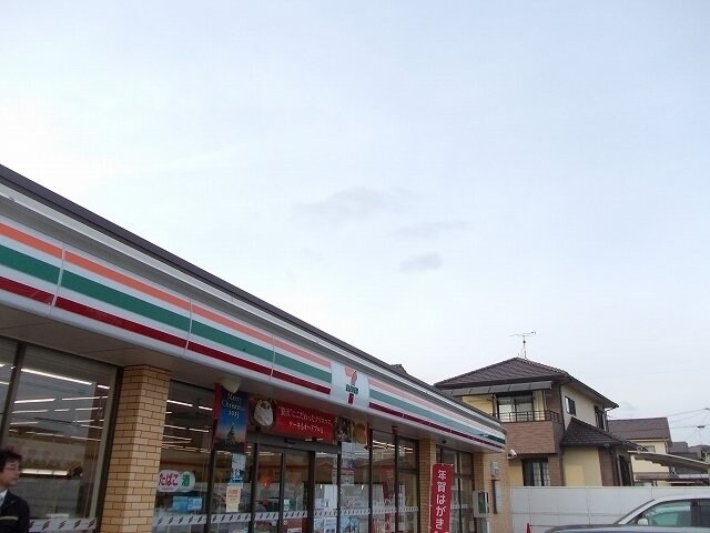 物件外観写真8　(セブンイレブン下加茂店まで900m)