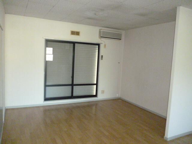 物件内観写真4　(リビング)