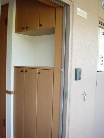 物件内観写真3　(玄関)