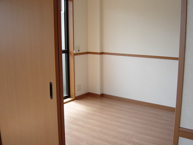 物件内観写真8　(洋室)