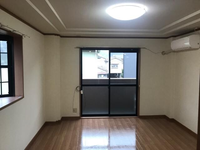 物件内観写真2　(洋室)