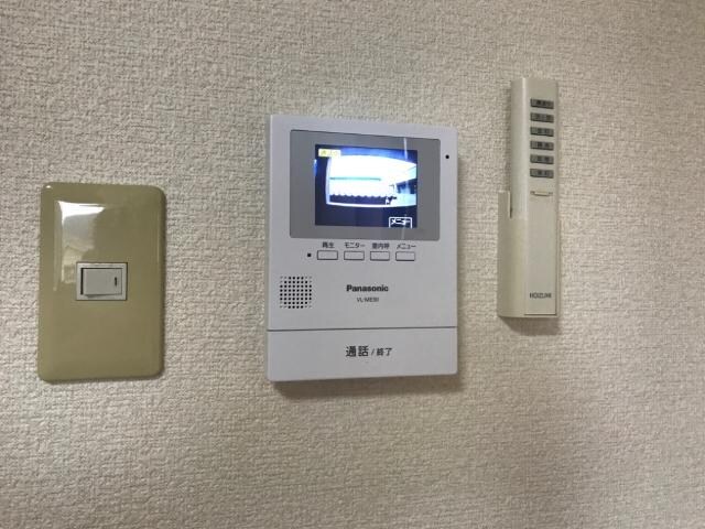 物件内観写真10　(カメラ付インターホン)