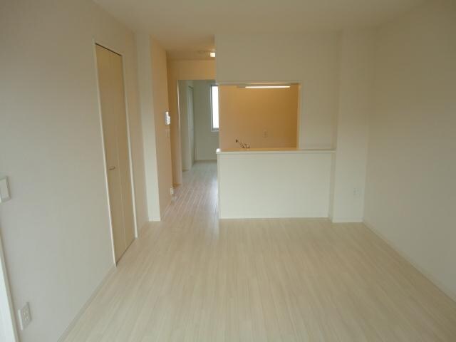 物件内観写真9　(ＬＤＫ（12.6帖）)