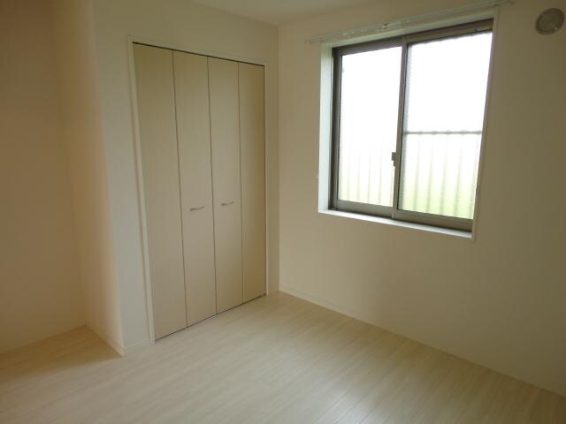 物件内観写真12　(洋室（5.8帖）)