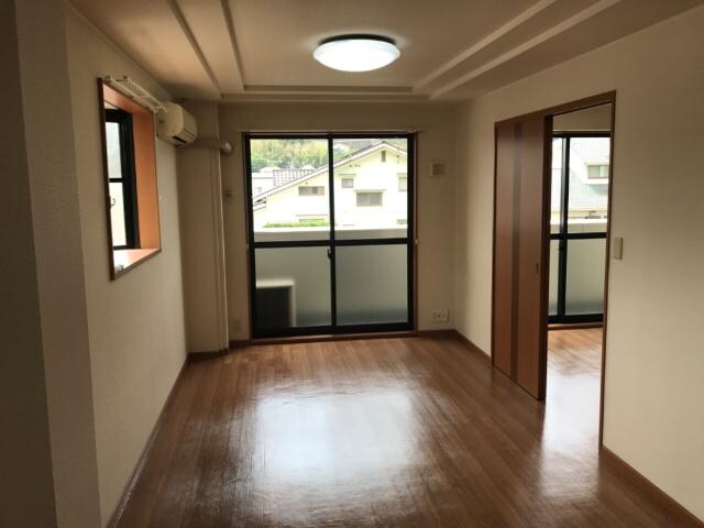 物件内観写真2　(リビング)