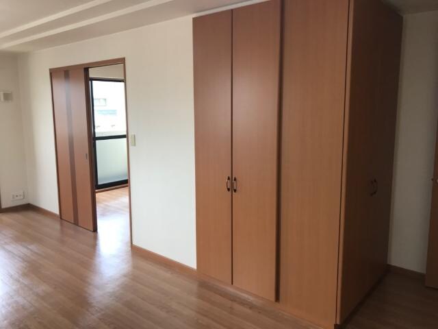 物件内観写真4　(リビング)