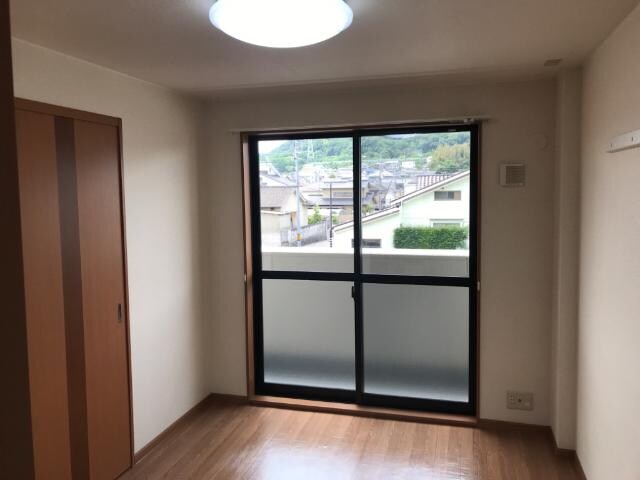 物件内観写真10　(洋室)