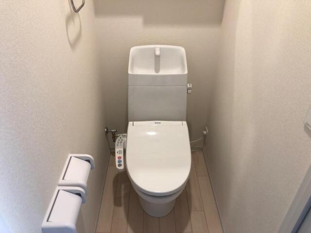 物件内観写真17　(シャワー付トイレ)