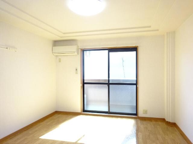 物件内観写真4　(洋室)