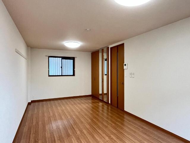 物件内観写真10　(洋室)