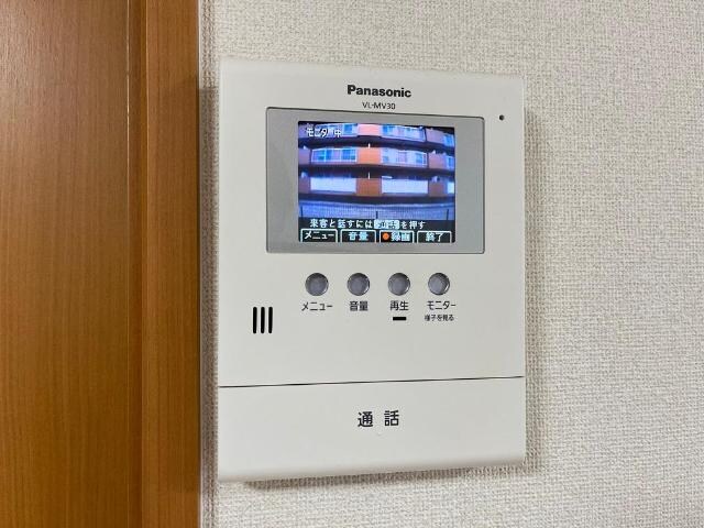 物件内観写真11　(カメラ付インターホン)