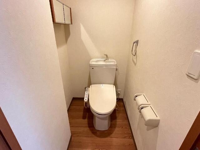 物件内観写真14　(シャワー付トイレ)