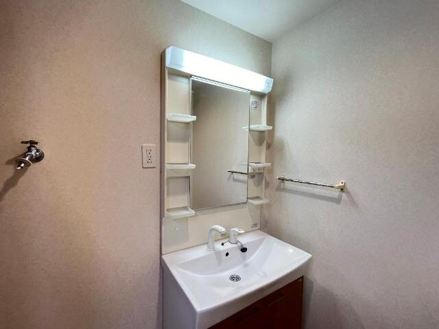 物件内観写真15　(洗髪洗面化粧台)