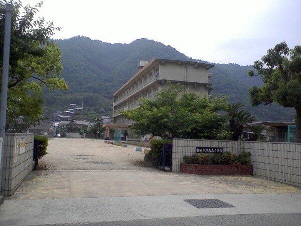 周辺環境(高島小学校まで120m)