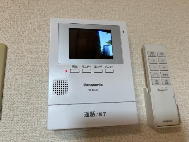 物件内観写真15　(カメラ付インターホン)