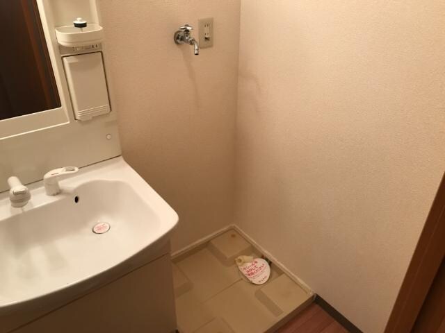 物件内観写真18　(洗濯機置場)