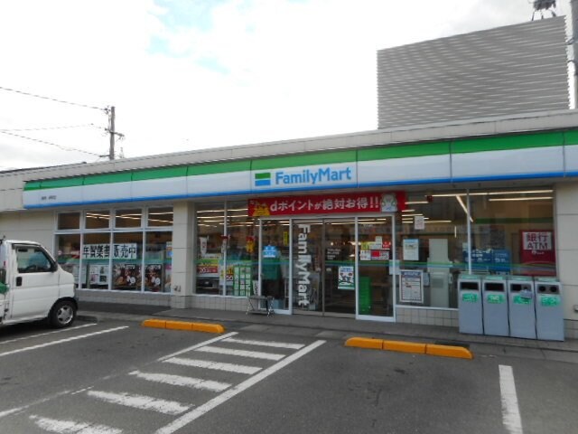 物件外観写真2　(ファミリーマート新市上戸手店まで600m)