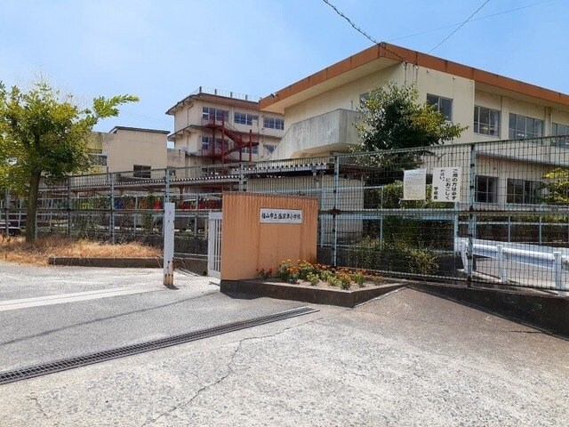 物件外観写真4　(福山市立西深津小学校まで290m)