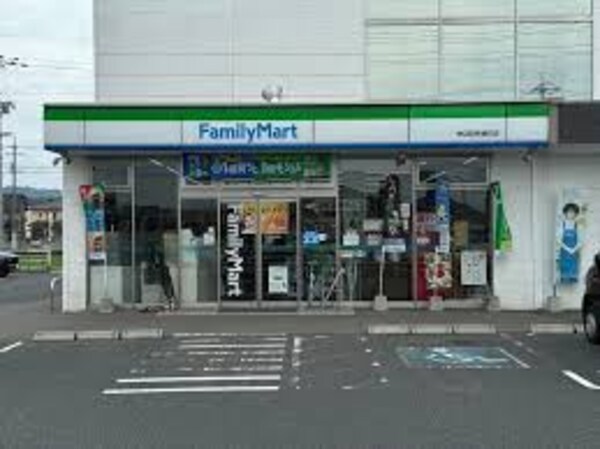 周辺環境(ファミリーマート 神辺町新徳田店 724m)